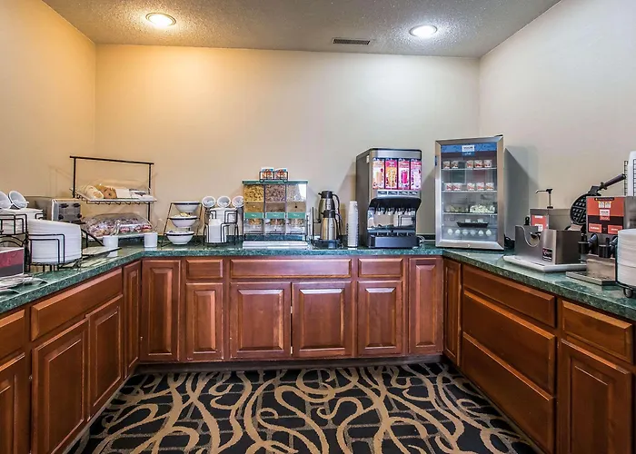 Hotel Quality & Near I-39 4*