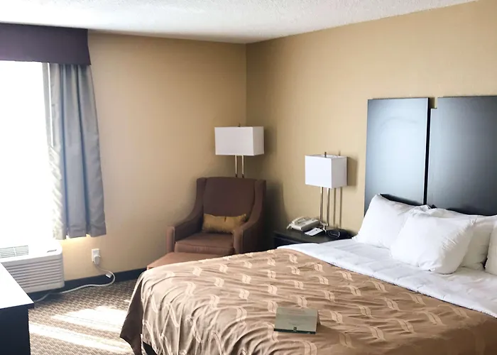 Quality & Near I-39 Hotel 4*